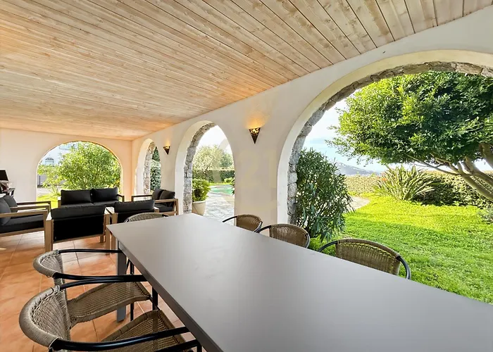 T4 Vue Mer, Piscine & Jardin -