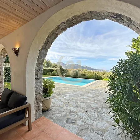 T4 Vue Mer, Piscine & Jardin -