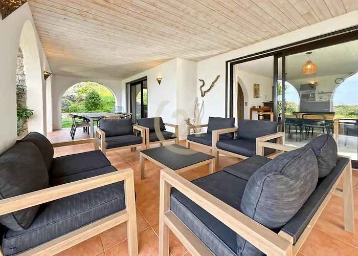 T4 Vue Mer, Piscine & Jardin -