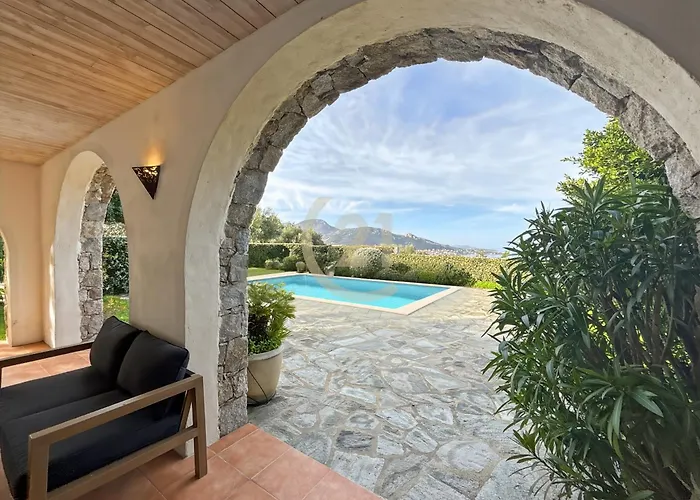 T4 Vue Mer, Piscine & Jardin -